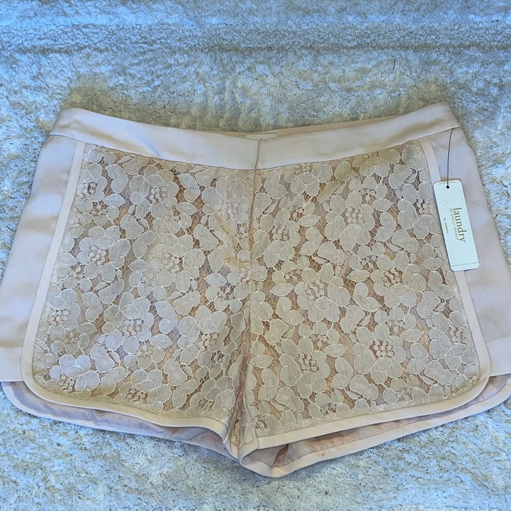 Laundry Shelli Segal size 12 lace silver peony shorts